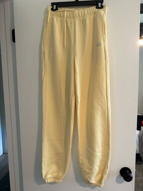 ALO Yoga women’s butter Yellow Sweatpants with Drawstring